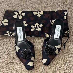 Maggy London Black Floral-Applique Pointed Slip-On Mules